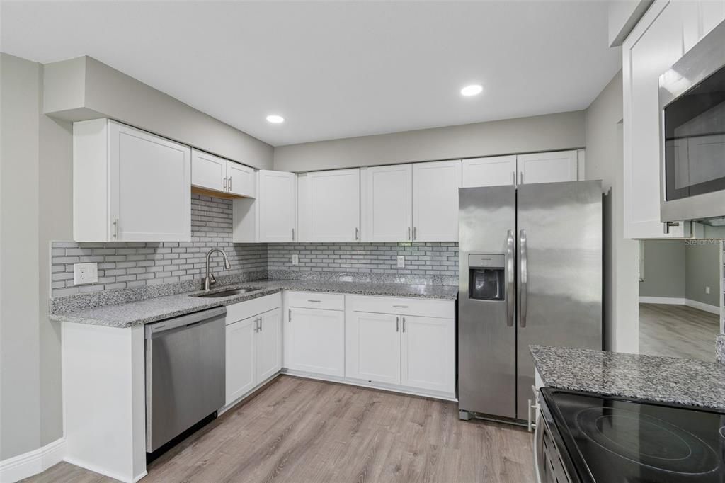 На продажу: $369,900 (4 спален, 2 ванн, 2380 Квадратных фут)