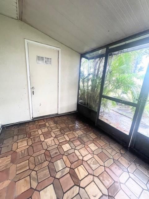 For Rent: $1,950 (2 beds, 2 baths, 1061 Square Feet)