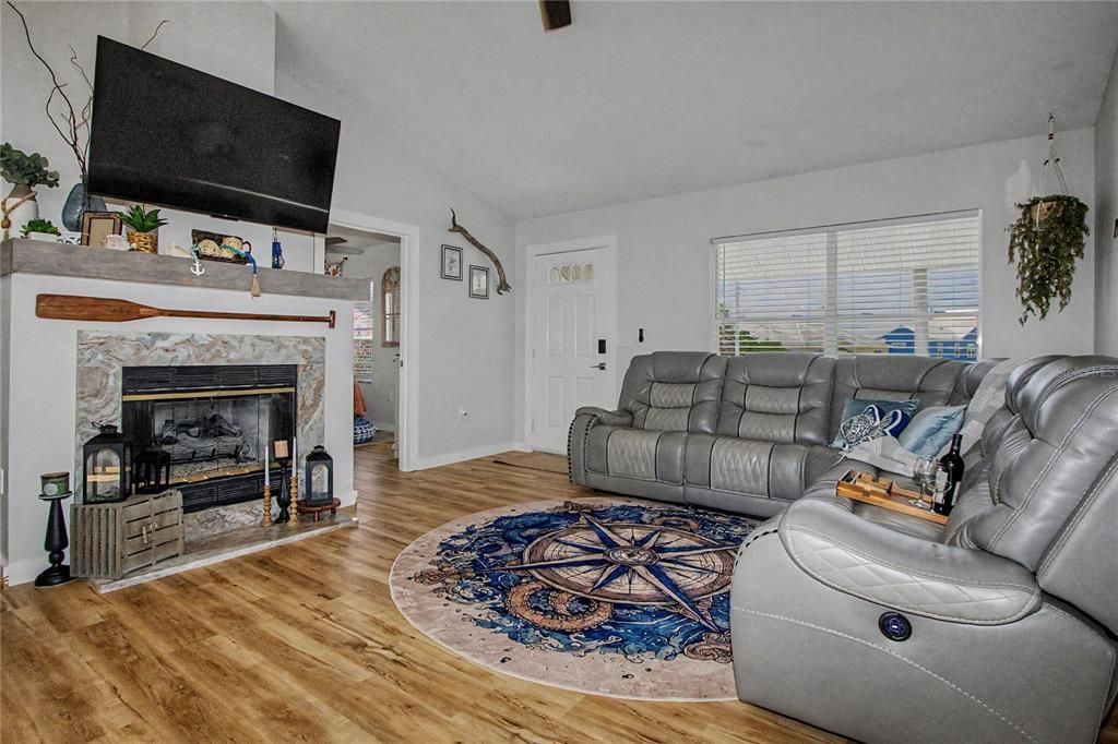 For Rent: $4,500 (3 beds, 3 baths, 1125 Square Feet)