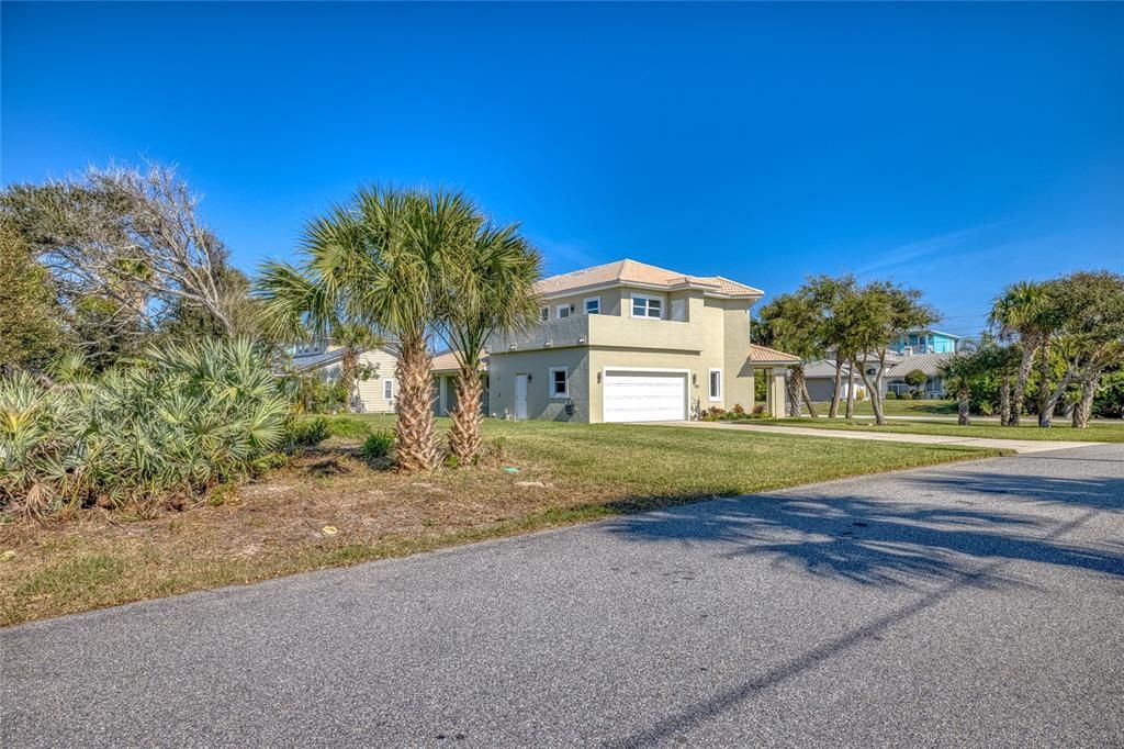 For Sale: $999,999 (4 beds, 3 baths, 2327 Square Feet)