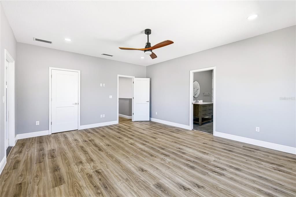 For Sale: $999,999 (4 beds, 3 baths, 2327 Square Feet)