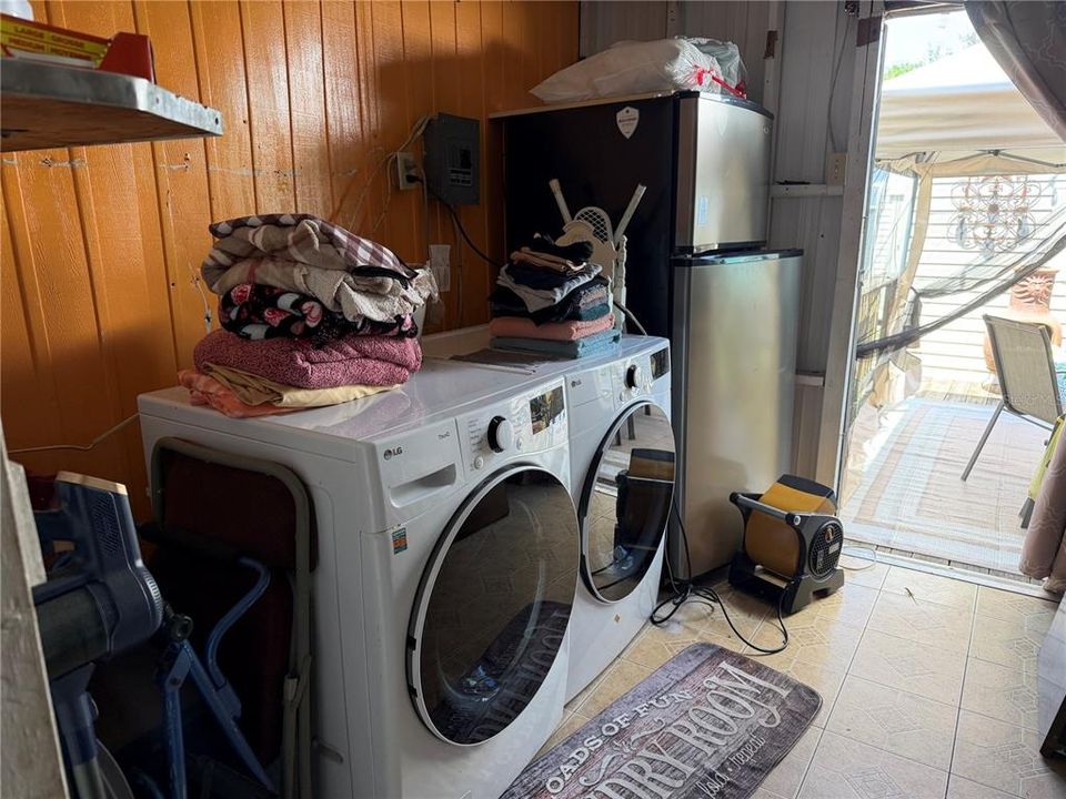 На продажу: $119,900 (2 спален, 2 ванн, 1152 Квадратных фут)