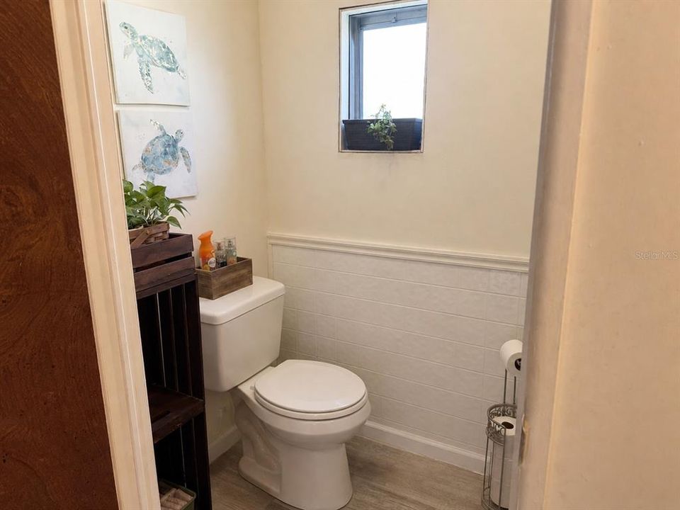 На продажу: $119,900 (2 спален, 2 ванн, 1152 Квадратных фут)