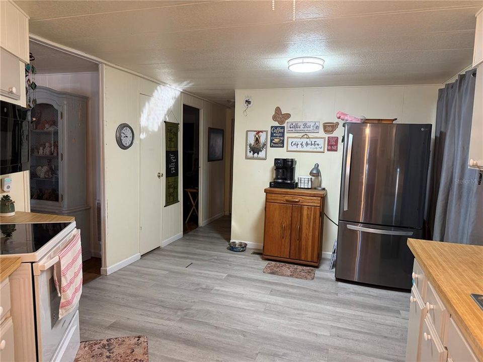 На продажу: $119,900 (2 спален, 2 ванн, 1152 Квадратных фут)