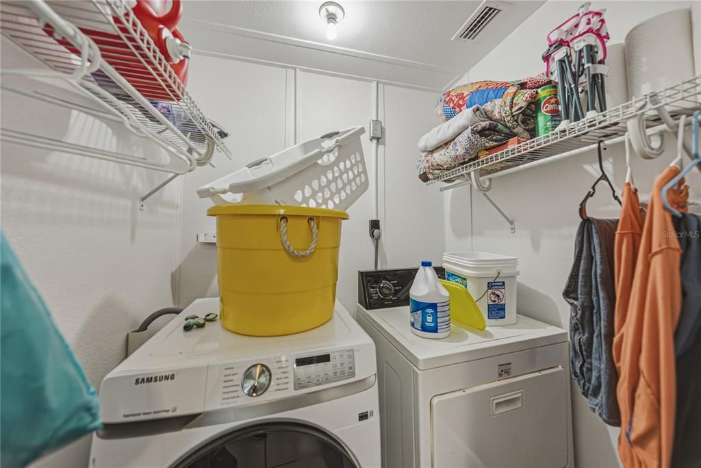 На продажу: $257,900 (3 спален, 2 ванн, 1745 Квадратных фут)