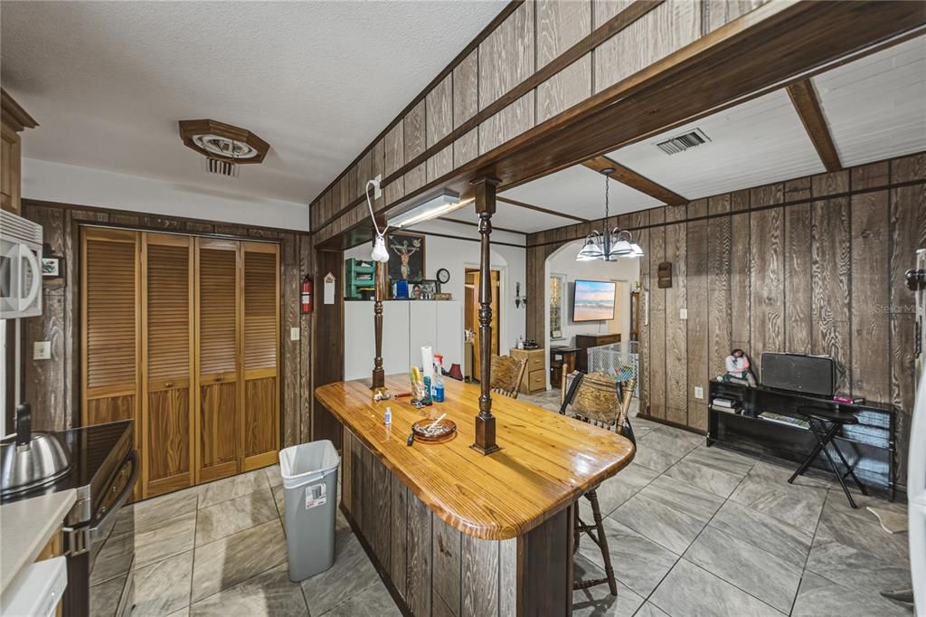 На продажу: $257,900 (3 спален, 2 ванн, 1745 Квадратных фут)