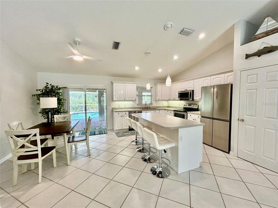 For Rent: $2,800 (3 beds, 2 baths, 1458 Square Feet)