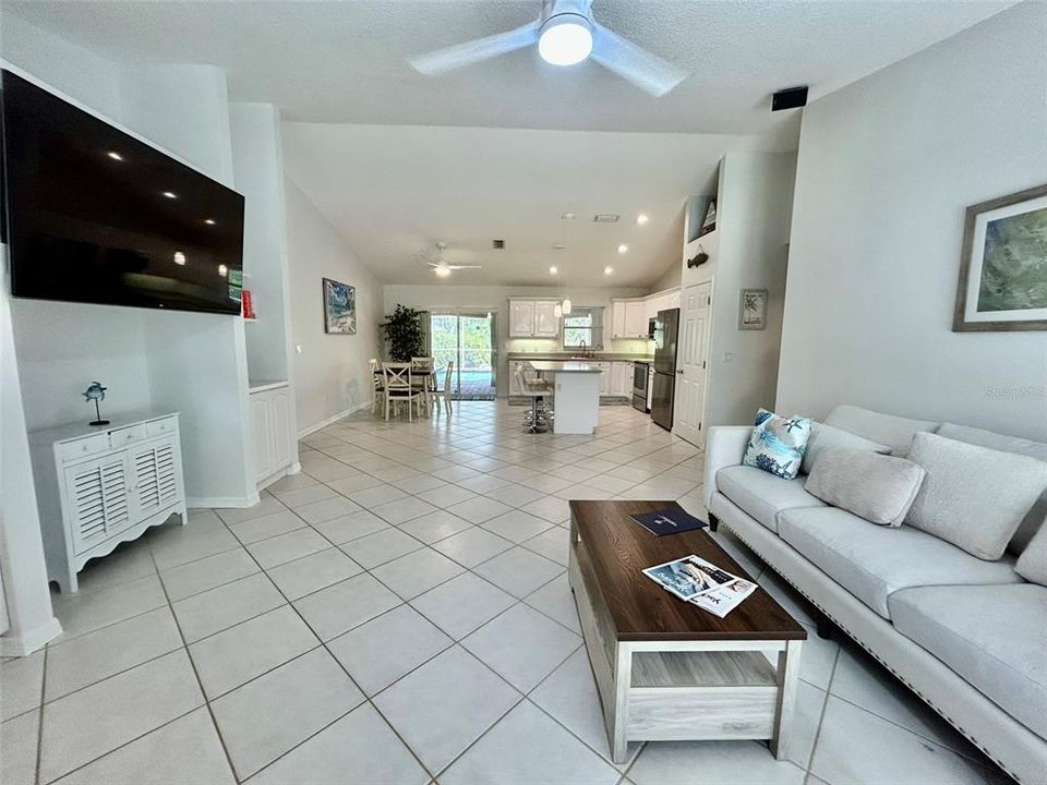 For Rent: $2,800 (3 beds, 2 baths, 1458 Square Feet)