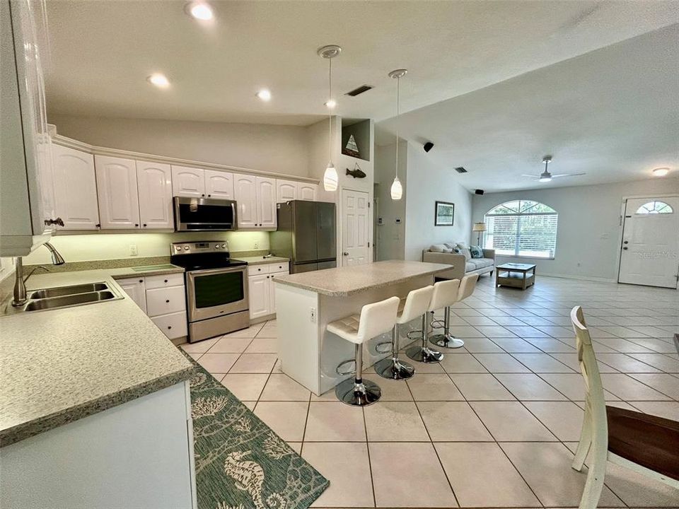 For Rent: $2,800 (3 beds, 2 baths, 1458 Square Feet)