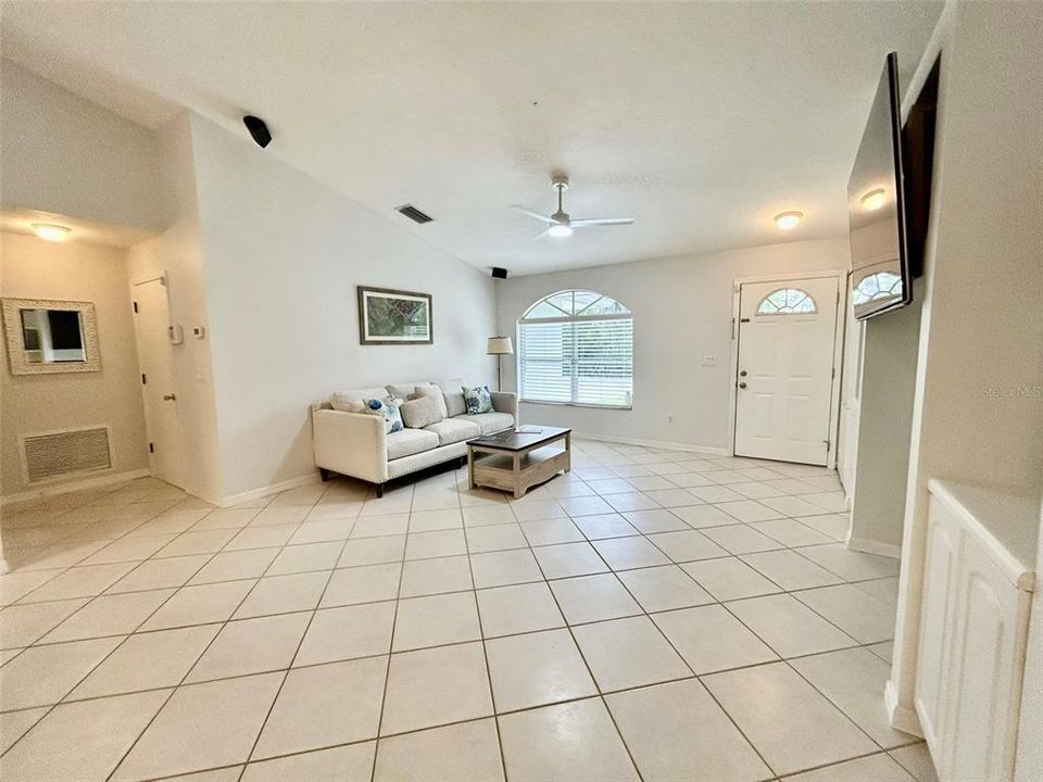 For Rent: $2,800 (3 beds, 2 baths, 1458 Square Feet)