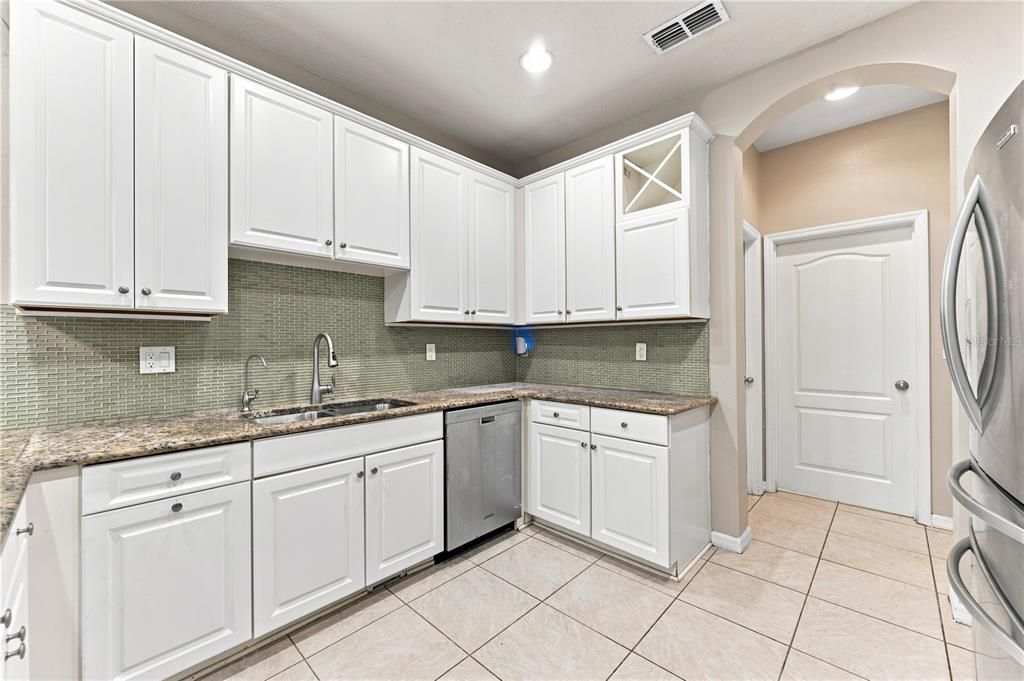 For Rent: $2,950 (3 beds, 2 baths, 2172 Square Feet)