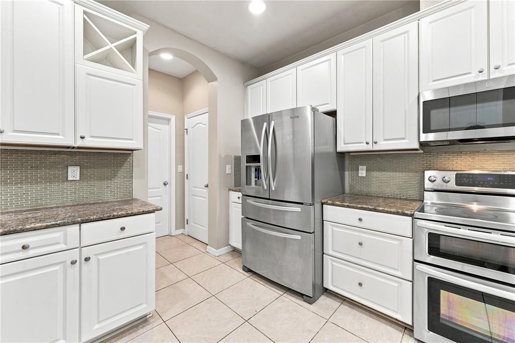 For Rent: $2,950 (3 beds, 2 baths, 2172 Square Feet)