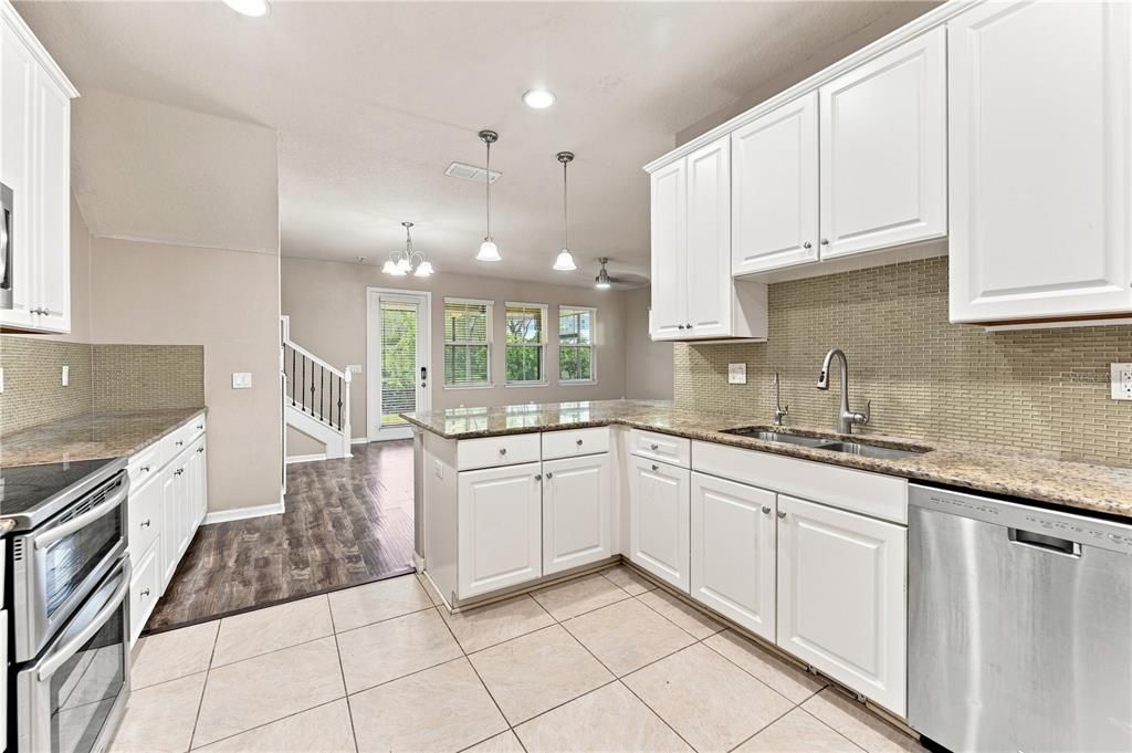 For Rent: $2,950 (3 beds, 2 baths, 2172 Square Feet)