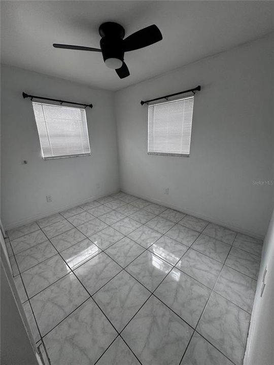 Active With Contract: $295,000 (2 beds, 1 baths, 924 Square Feet)