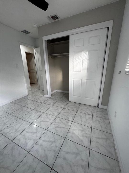 Active With Contract: $295,000 (2 beds, 1 baths, 924 Square Feet)