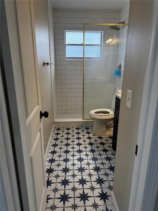 Active With Contract: $295,000 (2 beds, 1 baths, 924 Square Feet)