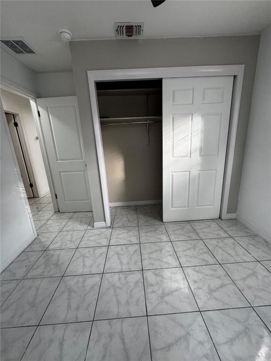 Active With Contract: $295,000 (2 beds, 1 baths, 924 Square Feet)
