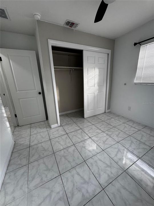Active With Contract: $295,000 (2 beds, 1 baths, 924 Square Feet)