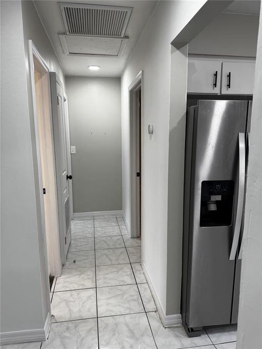 Active With Contract: $295,000 (2 beds, 1 baths, 924 Square Feet)