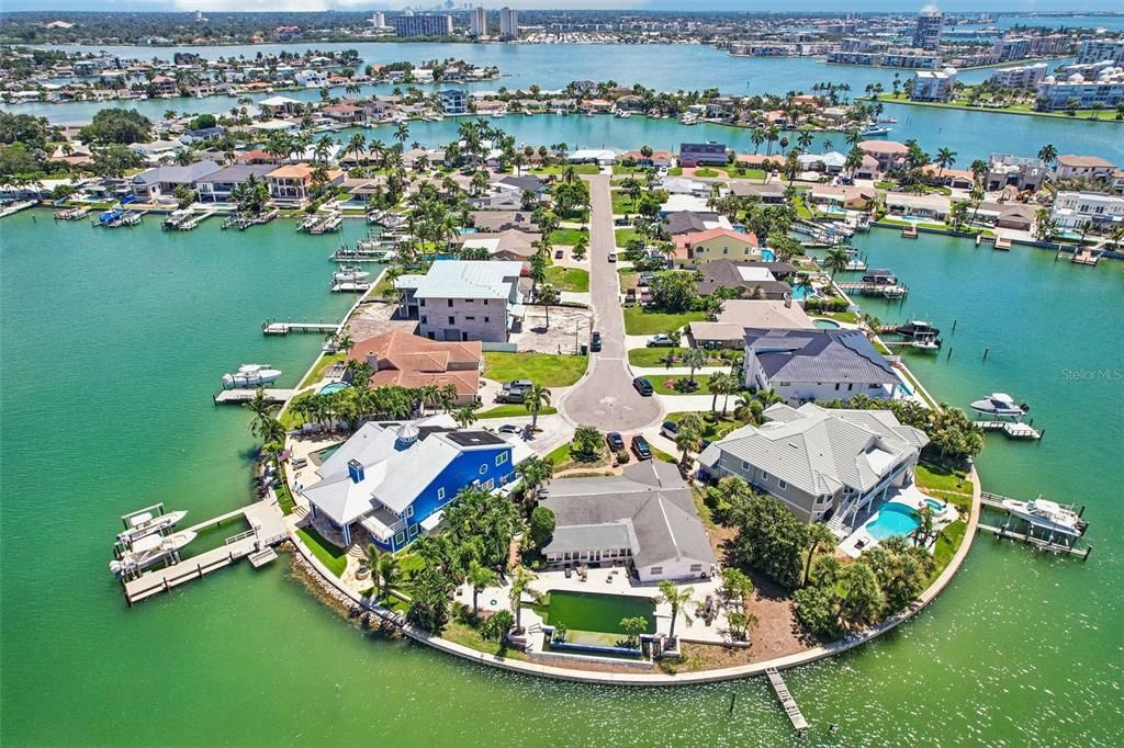 En Venta: $2,400,000 (0.29 acres)
