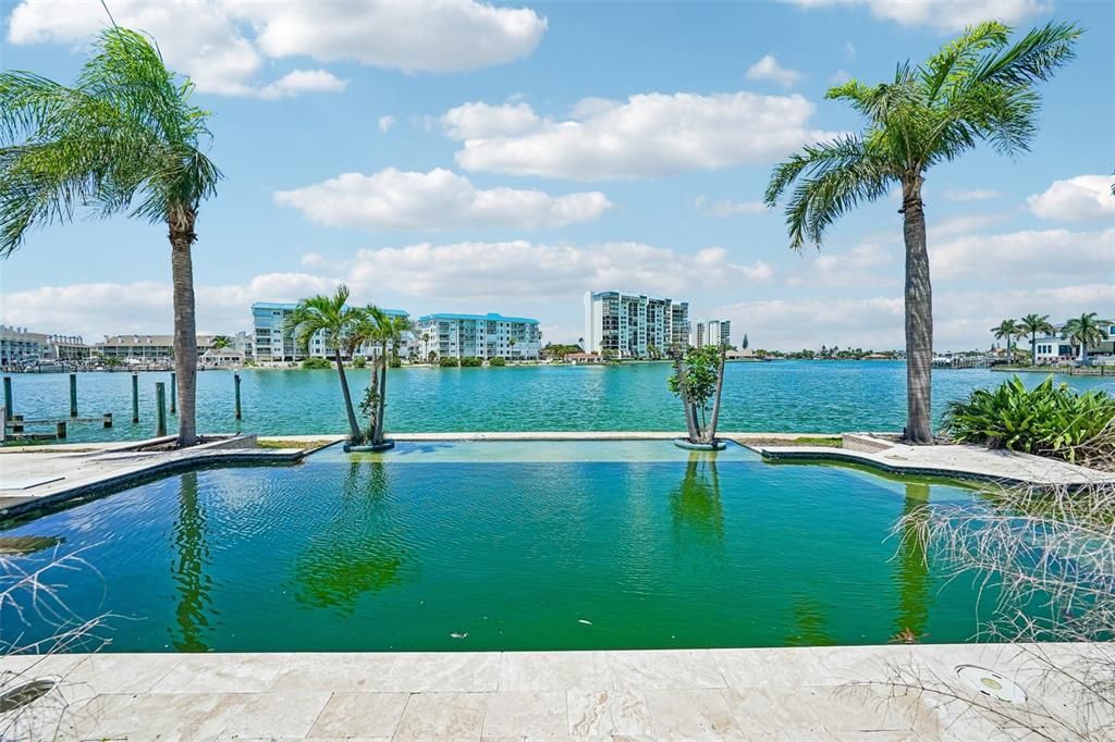 En Venta: $2,400,000 (0.29 acres)