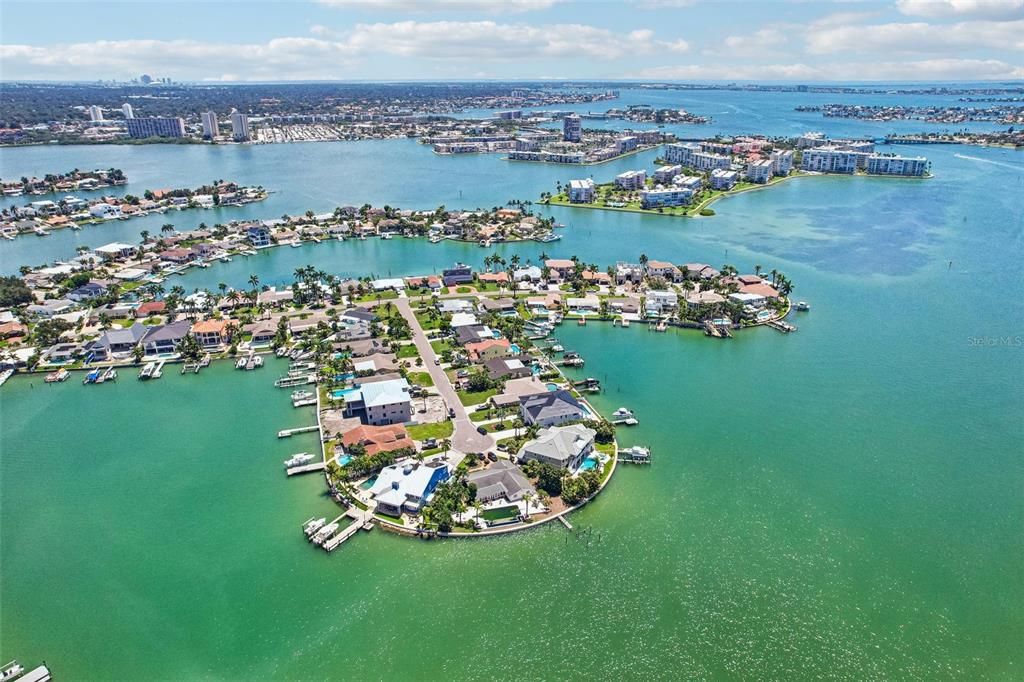 En Venta: $2,400,000 (0.29 acres)