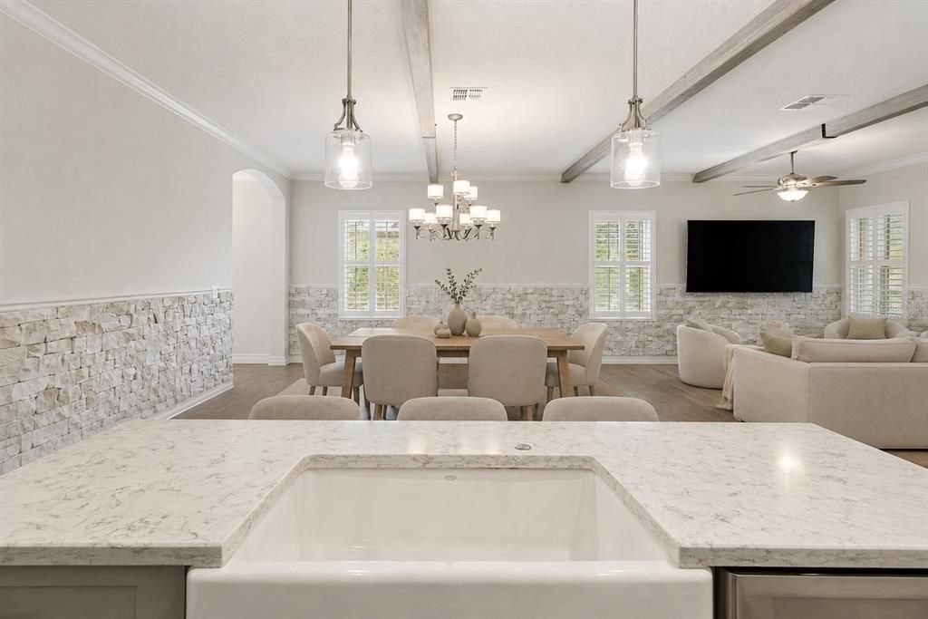 For Sale: $535,000 (2 beds, 2 baths, 2172 Square Feet)