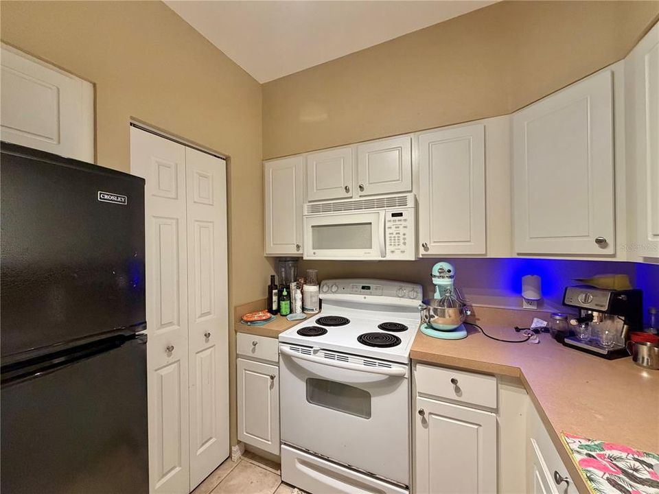 For Sale: $210,000 (2 beds, 2 baths, 1111 Square Feet)
