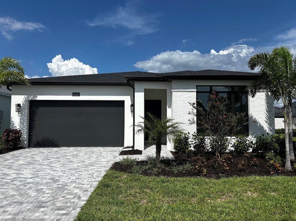 For Sale: $599,000 (3 beds, 2 baths, 2156 Square Feet)