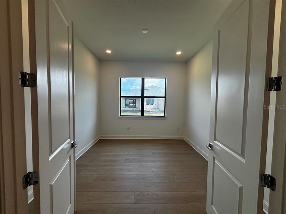 For Sale: $599,000 (3 beds, 2 baths, 2156 Square Feet)
