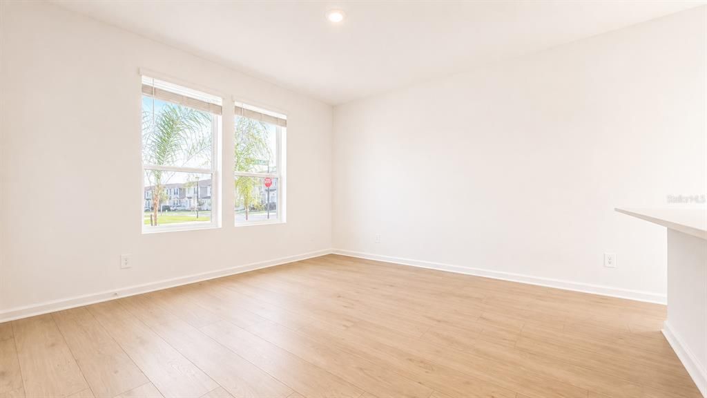 En Renta: $3,600 (4 camas, 3 baños, 2366 Pies cuadrados)