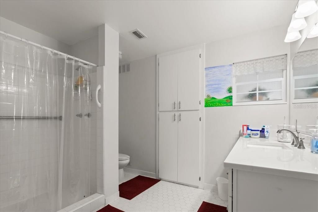 For Sale: $549,900 (4 beds, 2 baths, 2784 Square Feet)