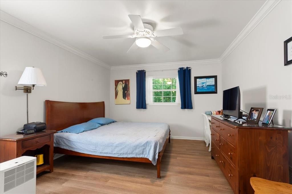 For Sale: $549,900 (4 beds, 2 baths, 2784 Square Feet)