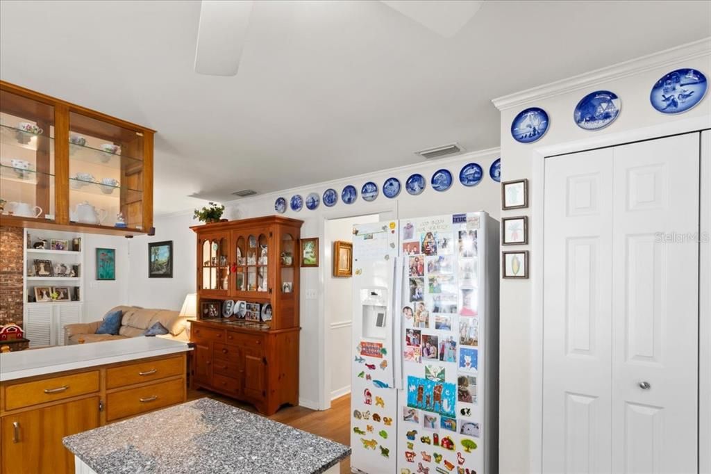 For Sale: $549,900 (4 beds, 2 baths, 2784 Square Feet)