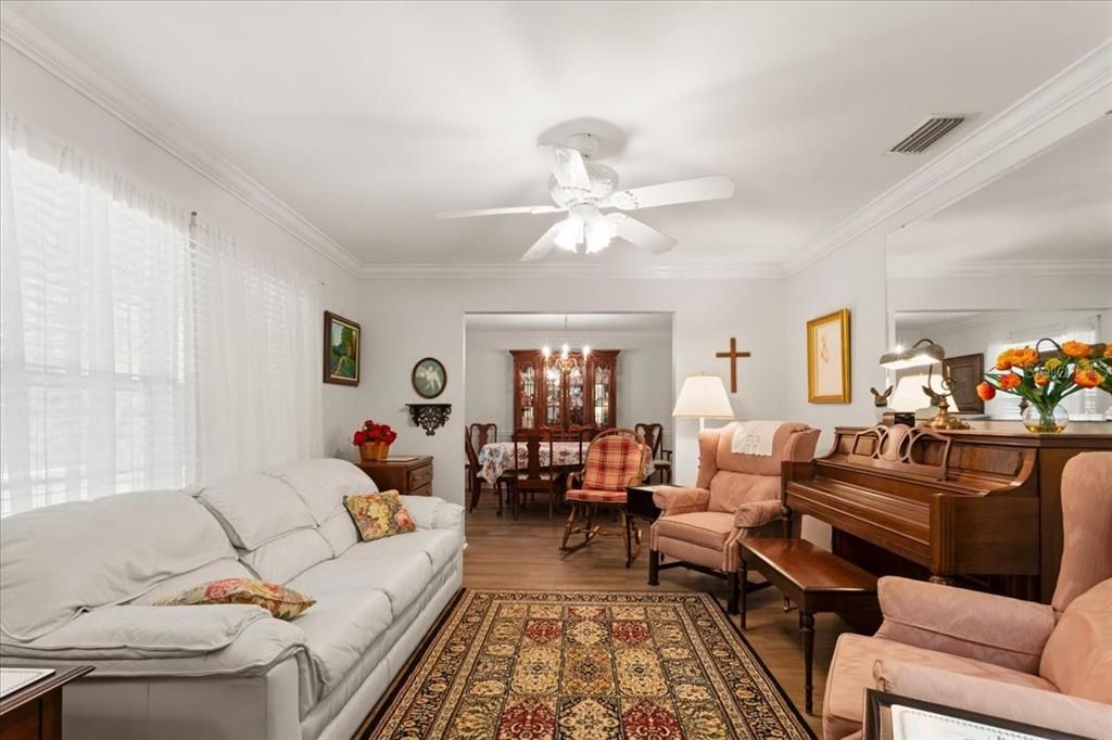 For Sale: $549,900 (4 beds, 2 baths, 2784 Square Feet)