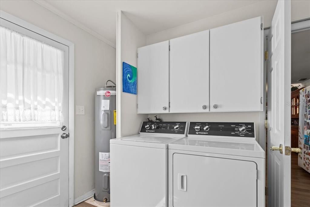 For Sale: $549,900 (4 beds, 2 baths, 2784 Square Feet)