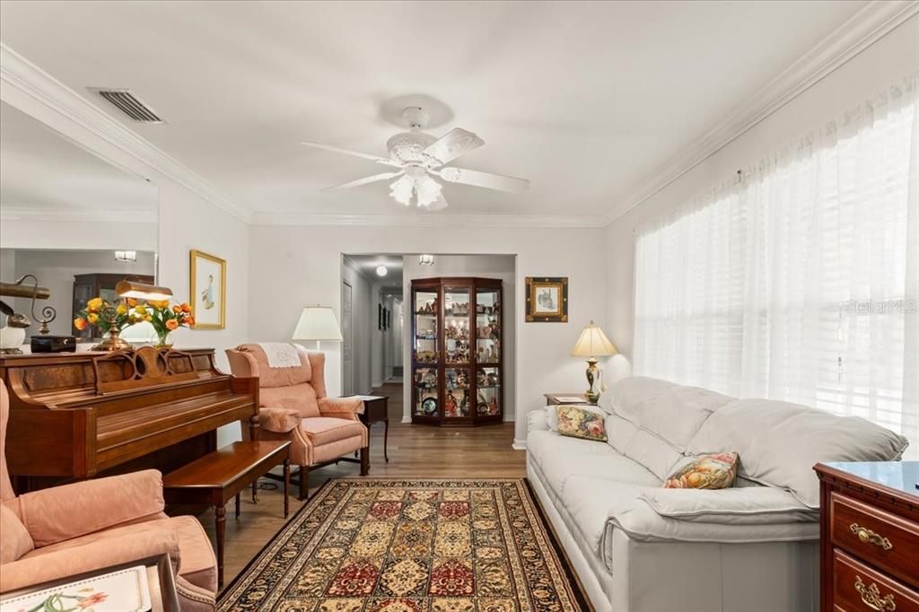 For Sale: $549,900 (4 beds, 2 baths, 2784 Square Feet)