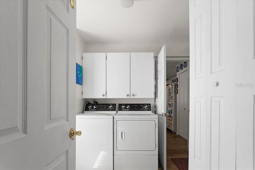 For Sale: $549,900 (4 beds, 2 baths, 2784 Square Feet)