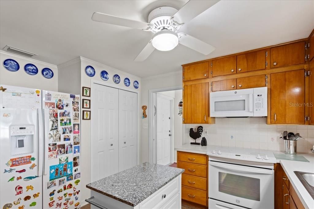 For Sale: $549,900 (4 beds, 2 baths, 2784 Square Feet)