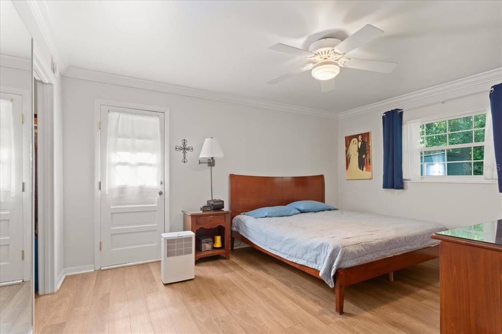 For Sale: $549,900 (4 beds, 2 baths, 2784 Square Feet)