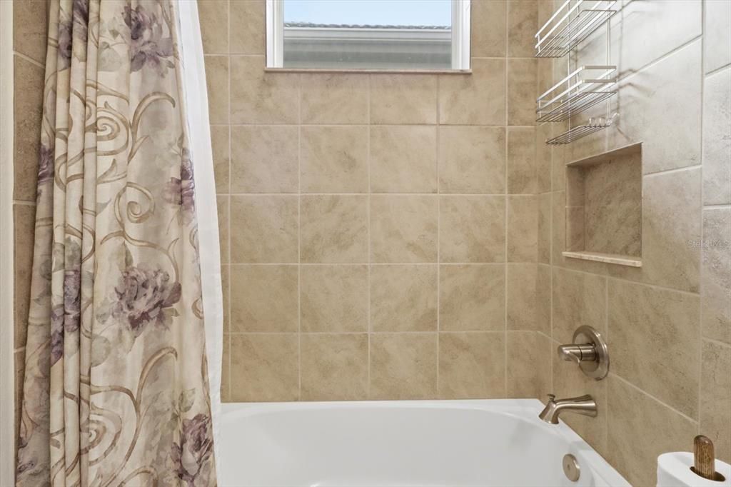 En Venta: $649,900 (3 camas, 2 baños, 1996 Pies cuadrados)