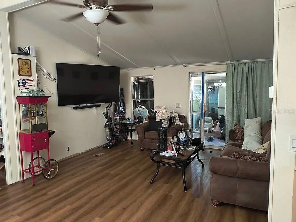 For Sale: $385,000 (3 beds, 2 baths, 1880 Square Feet)