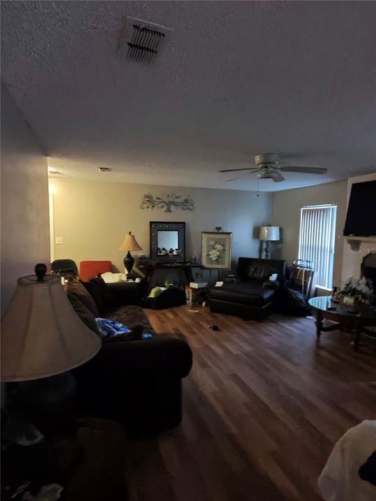 For Sale: $189,990 (3 beds, 2 baths, 1302 Square Feet)