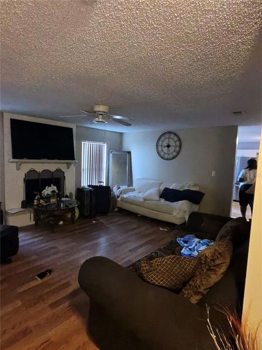 For Sale: $189,990 (3 beds, 2 baths, 1302 Square Feet)