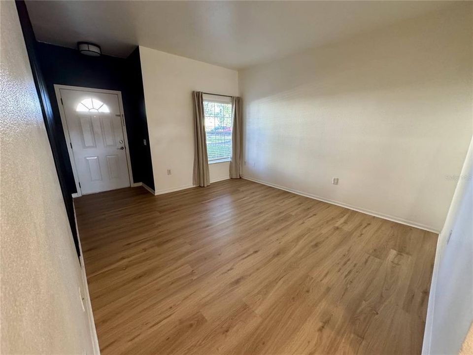 For Sale: $280,000 (3 beds, 2 baths, 1282 Square Feet)