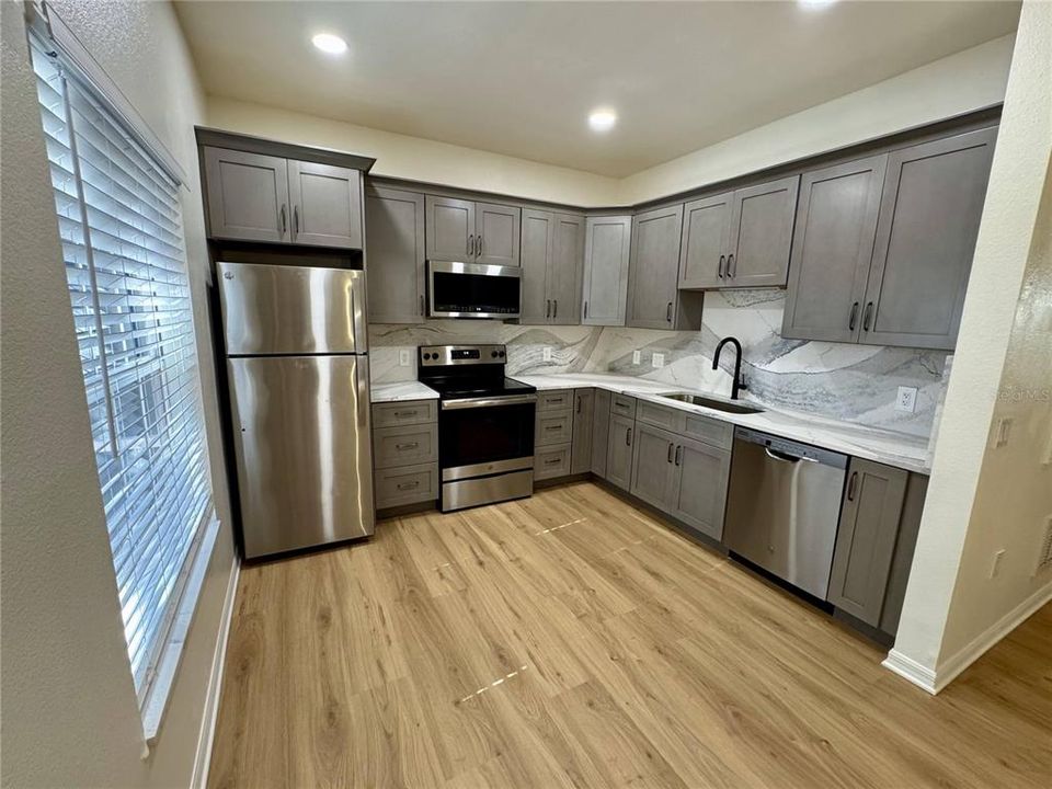 For Sale: $280,000 (3 beds, 2 baths, 1282 Square Feet)