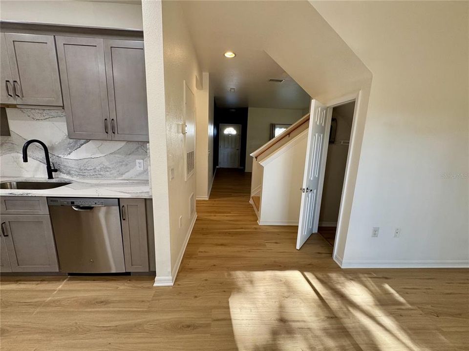 For Sale: $280,000 (3 beds, 2 baths, 1282 Square Feet)