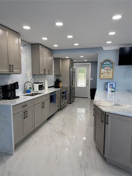 En Venta: $4,890,000 (4 camas, 3 baños, 2996 Pies cuadrados)