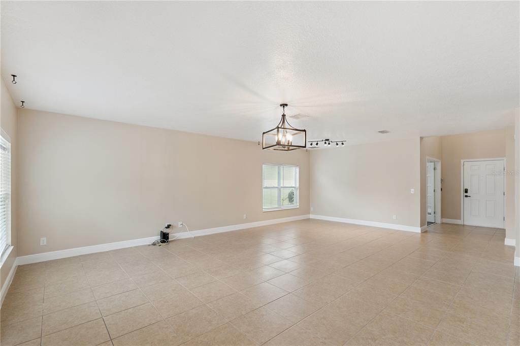 For Rent: $3,200 (4 beds, 2 baths, 2594 Square Feet)