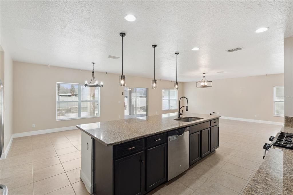 For Rent: $3,200 (4 beds, 2 baths, 2594 Square Feet)